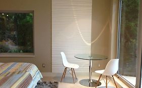 Pointhouse Suites On Sargeant Bay